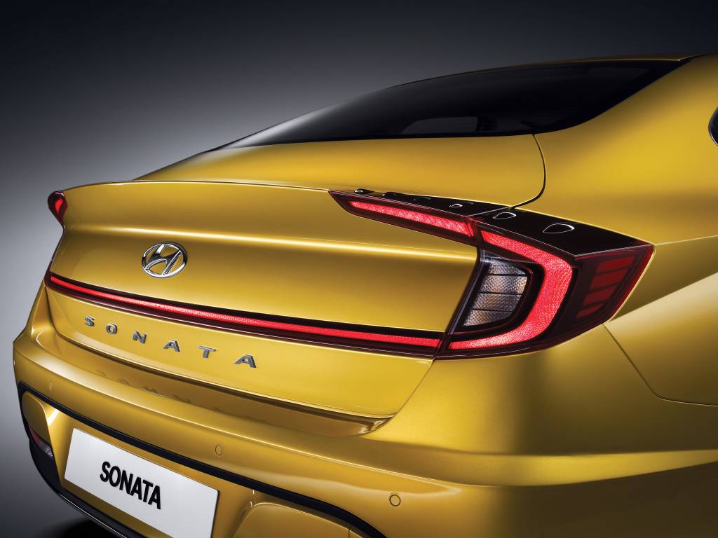Large-35797-HyundaiMotorSharesFirstGlimpseofAll-NewSonata Large-35797-HyundaiMotorSharesFirstGlimpseofAll-NewSonata