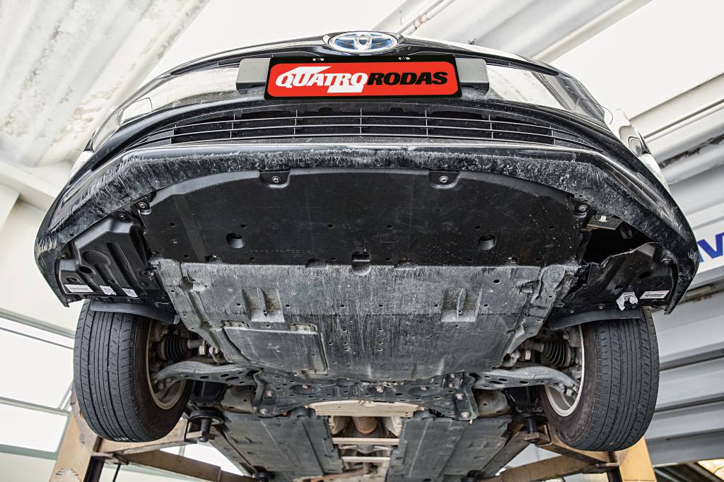 Longa Duração: Toyota Prius é baixo demais, e quem sofre é o assoalho