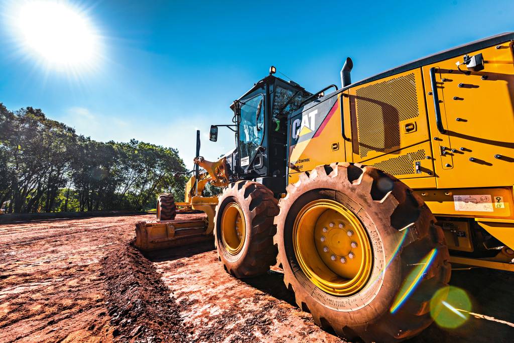 Impressões: dirigimos o supertrator de 9 metros com preço de Porsche 911