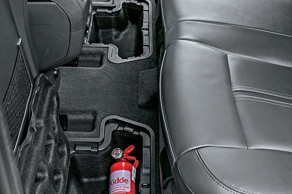 Posso manter um extintor no carro mesmo vencido e sem obrigatoriedade?