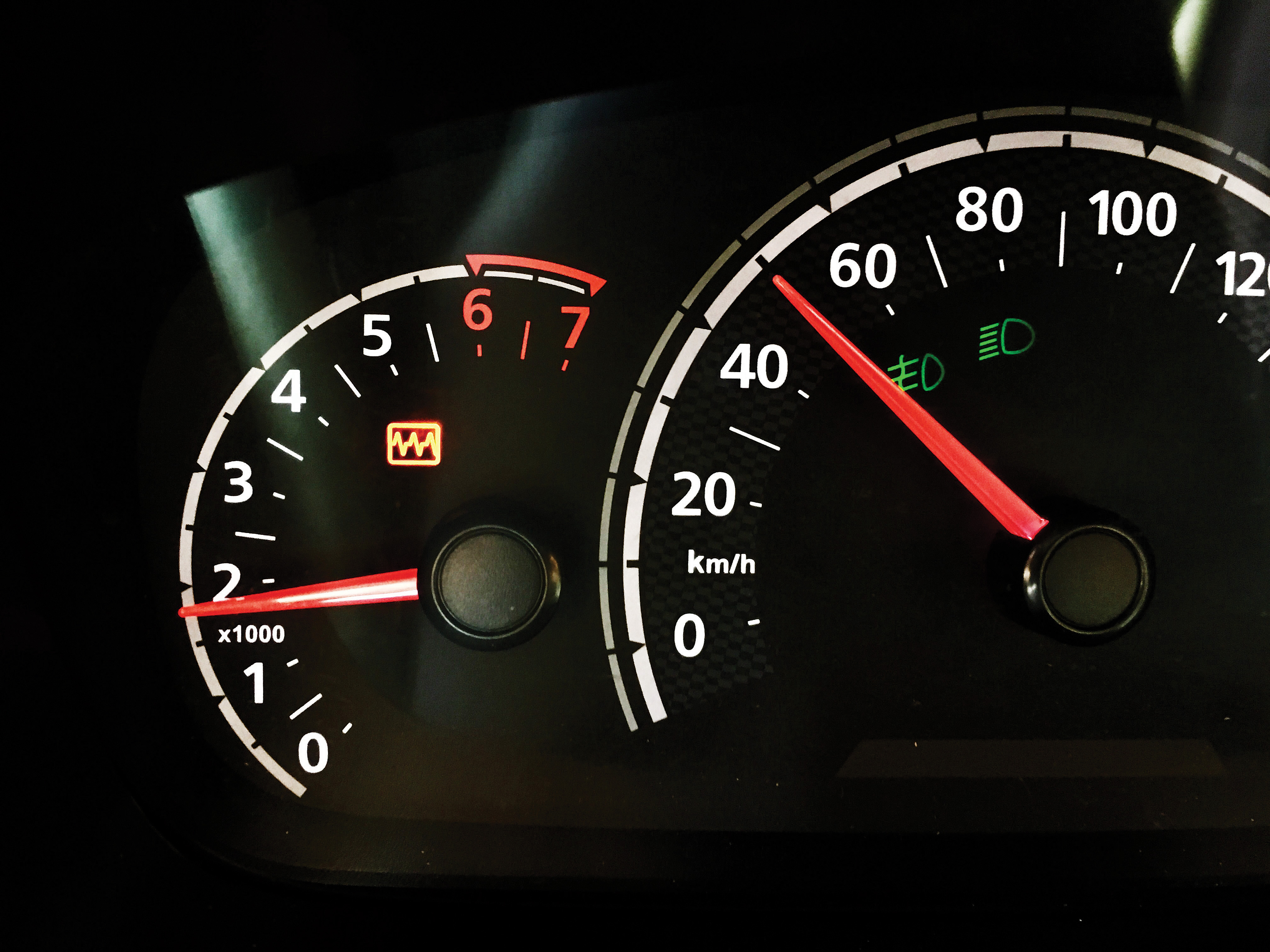 Longa Duração: a misteriosa luz de emergência no painel do Renault Kwid