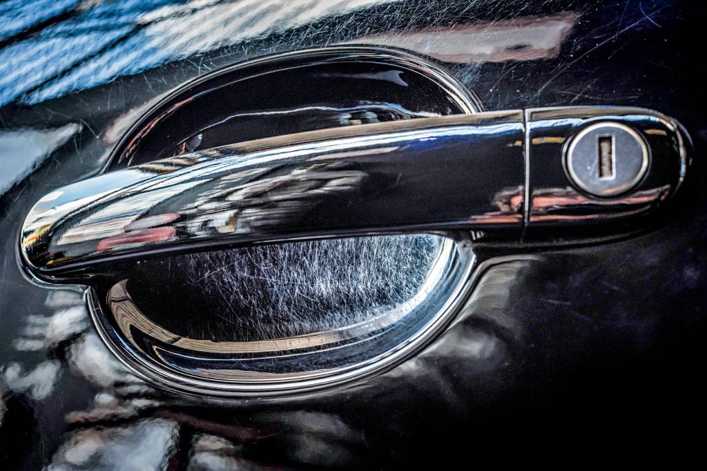 Será que este tira-riscos repara mesmo pintura, painel, vidros e espelhos?