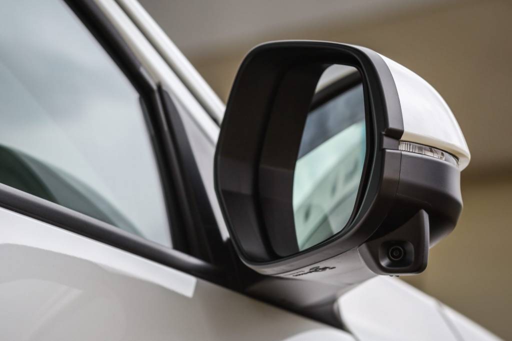 Honda HR-V Touring Câmera Retrovisor A câmera de monitoramento de ponto cego só funciona do lado direito e não emite alerta sonoro