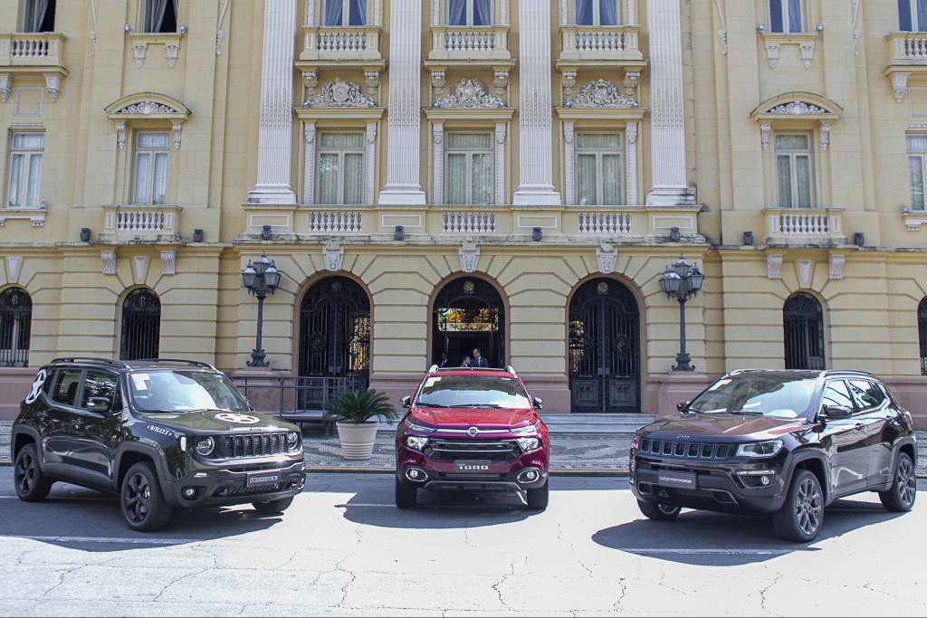 Jeep Renegade, Fiat Toro e Jeep Compass em frente ao palácio do governo de Pernambuco toro jeep