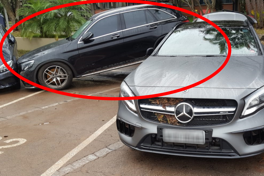 Mercedes-Benz GLC em enchente Mercedes-Benz GLC em enchente