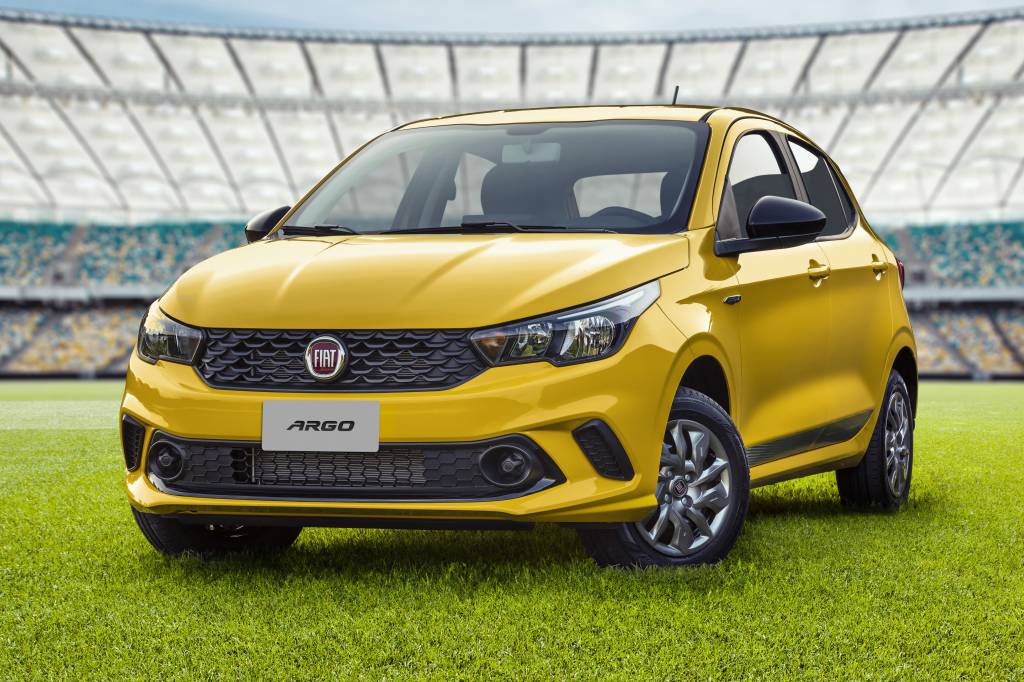 Fiat Argo Drive 1.0 veste uniforme da seleção brasileira por R$ 3.990