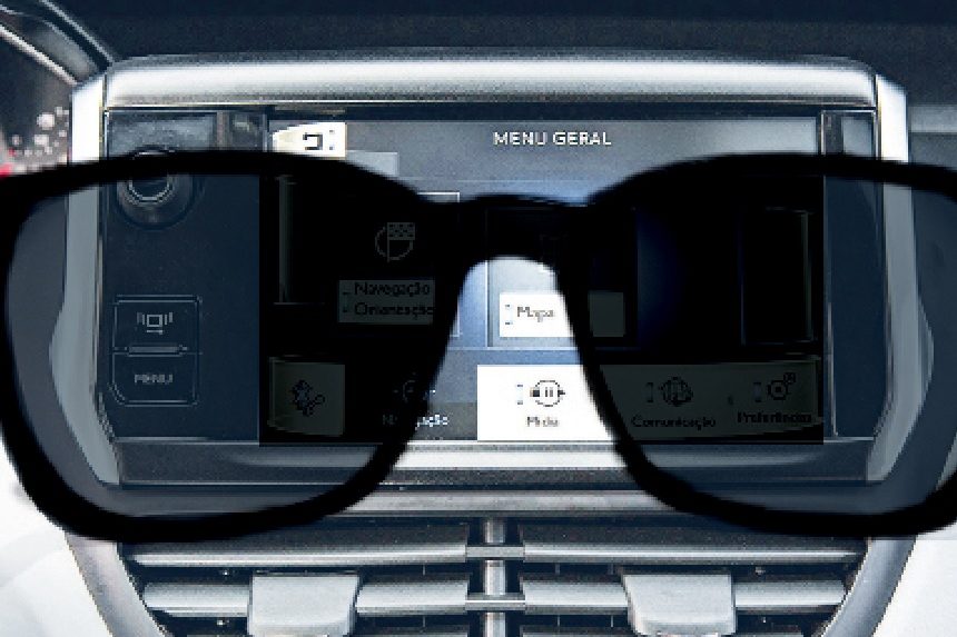 Correio Técnico: por que óculos polarizados escurecem a tela multimídia?