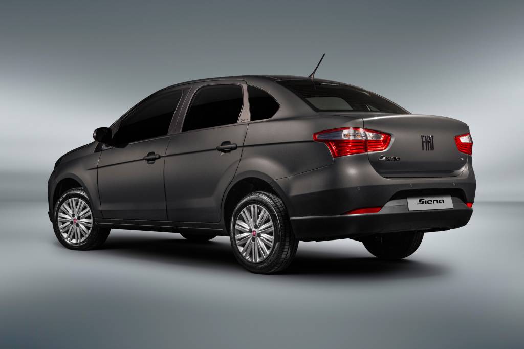 Fiat Grand Siena veste novo emblema para mostrar que não está defasado