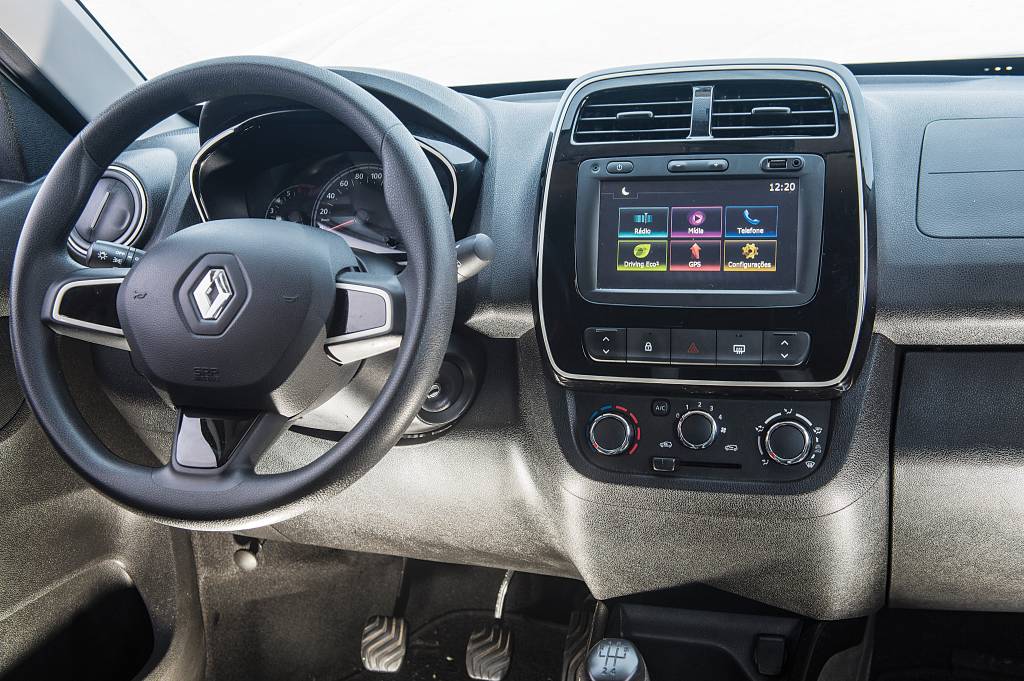 Longa Duração: Renault Kwid não destranca a porta nem desliga a tela