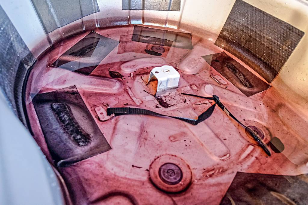 Longa Duração: infiltração faz porta-malas do VW Virtus virar uma piscina