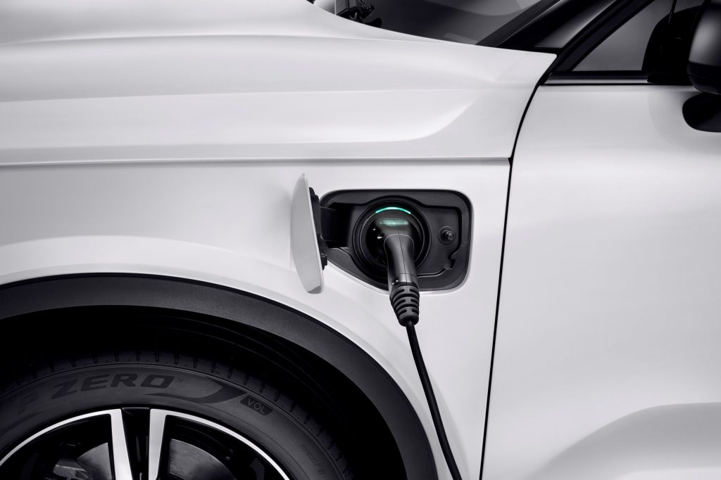 volvo_xc40_t5_plug-in_hybrid_r-design_4 volvo_xc40_t5_plug-in_hybrid_r-design_4