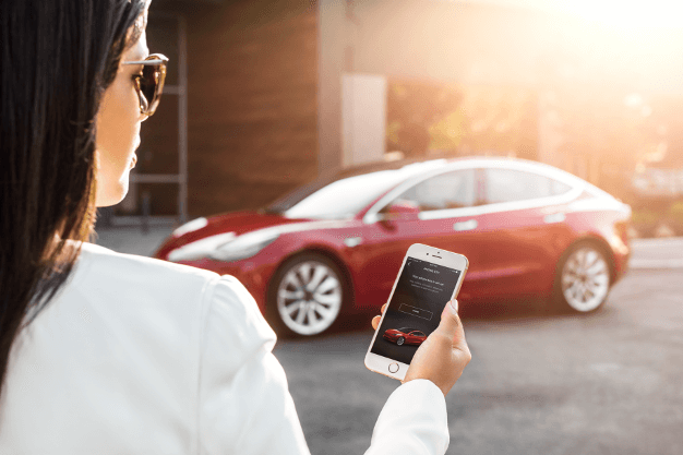 Tesla – app para destravar as portas