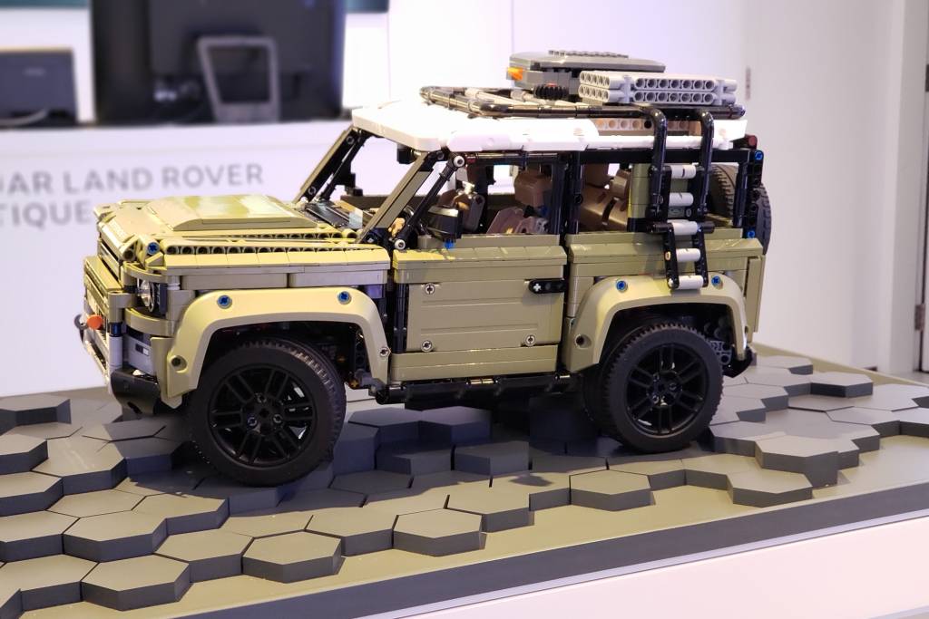 20190911_174645.jpg land-rover-lego