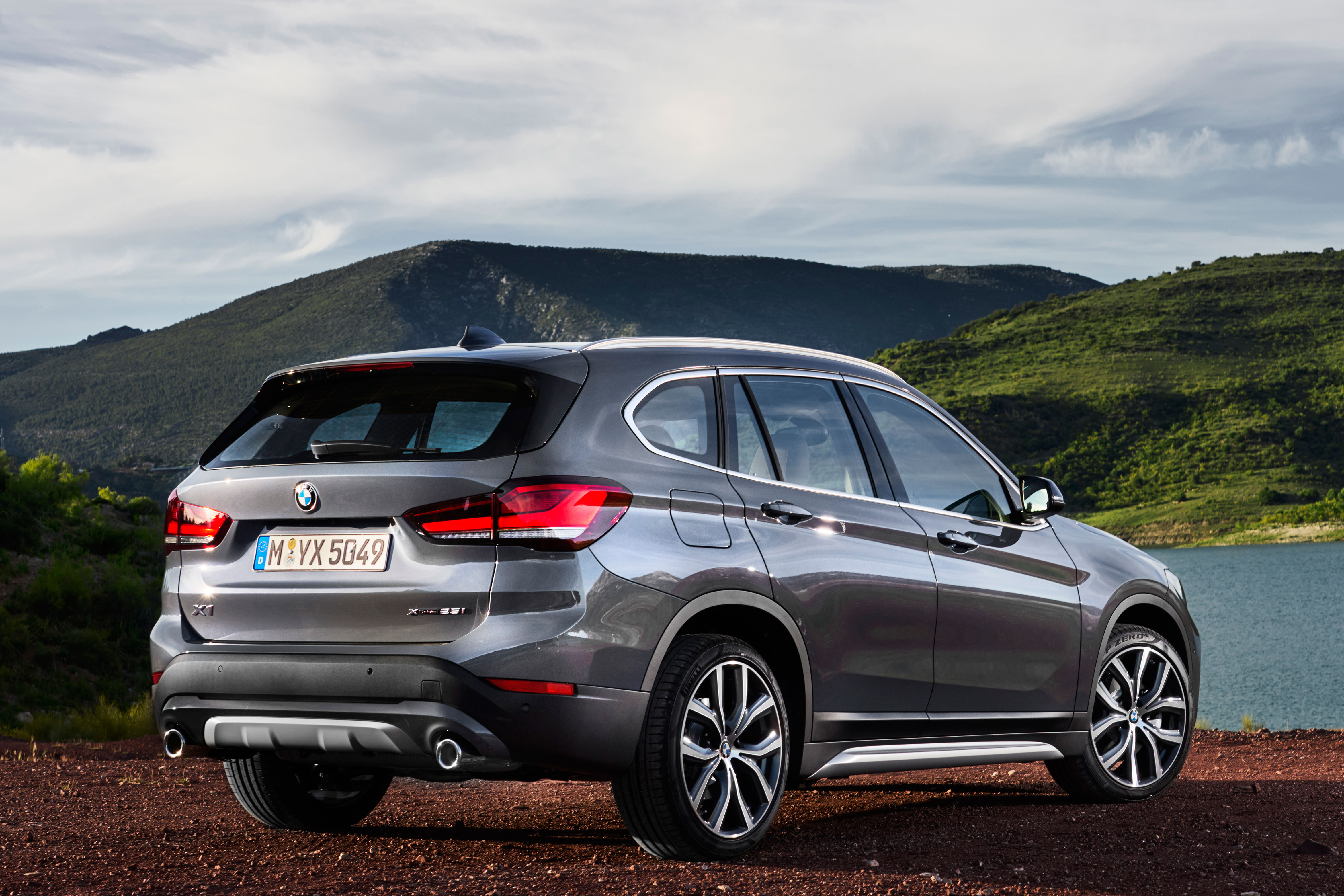 bmw-x1-traseira
