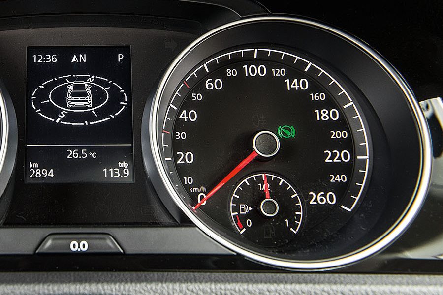 Por que o velocímetro do carro tem diferentes graduações?