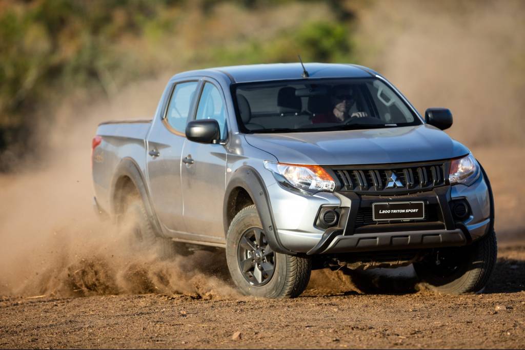 mitsubishi_l200_triton_sport_outdoor (1) l200 triton