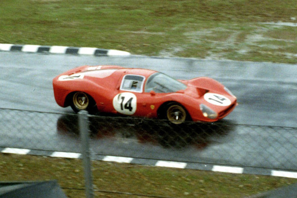 01-1966-ferrari-330-p3