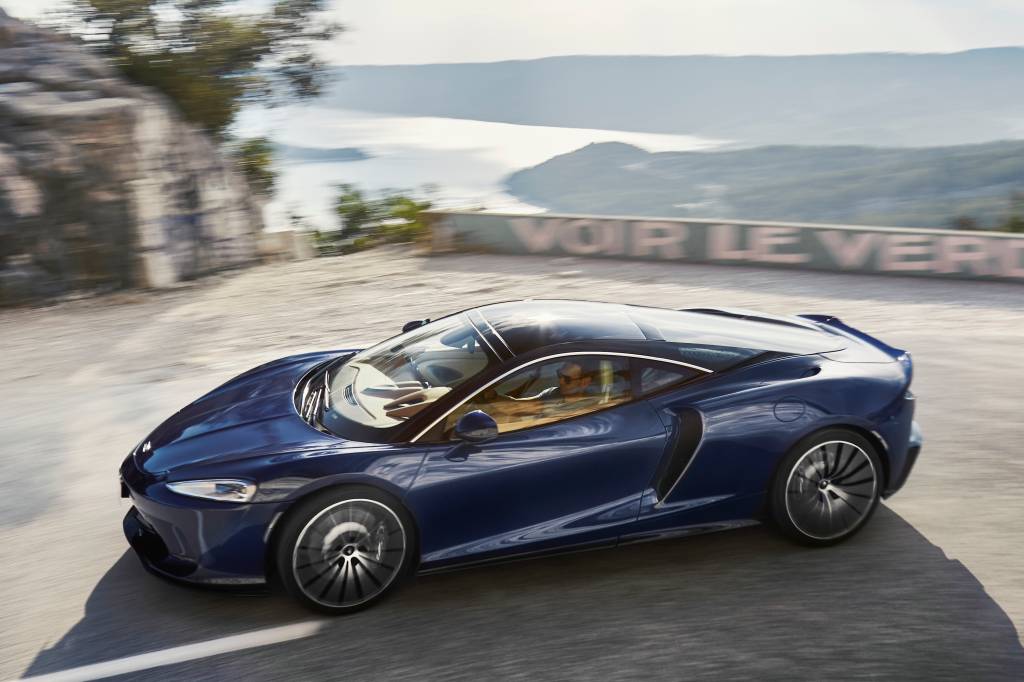 Dirigimos o novo McLaren GT: mais esportivo e confortável que os rivais