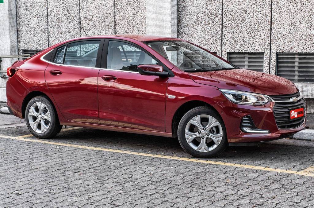Chevrolet Onix Plus Premier Carros idênticos, softwares e resultados diferentes