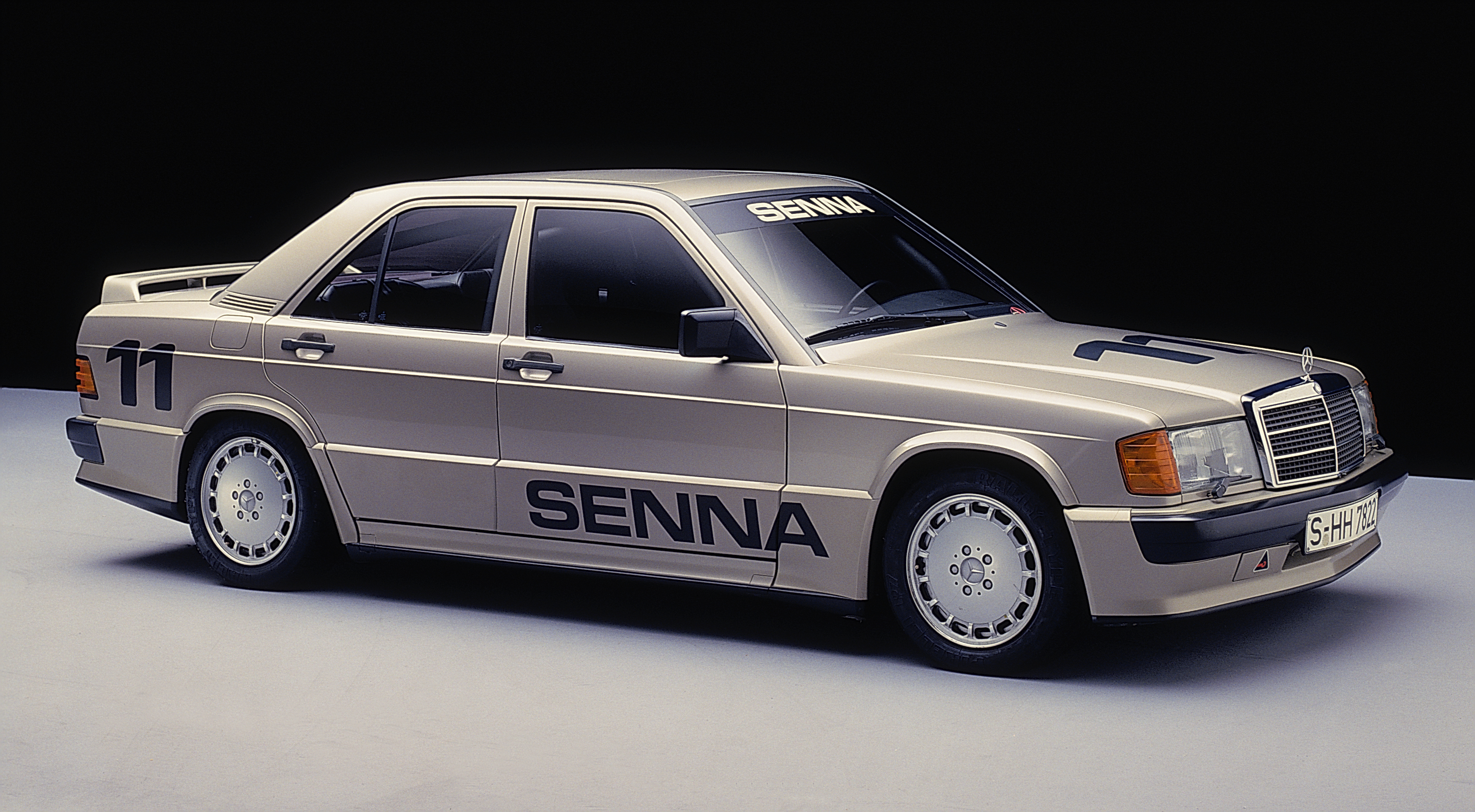 Estudantes de engenharia recriam ícone da Mercedes pilotado por Senna