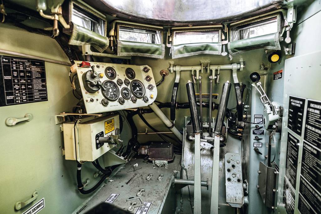m113-br-cockpit m113-br