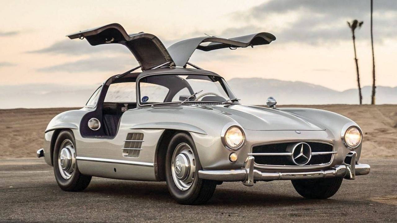 Mercedes 300 SL Coupé com portas abertas