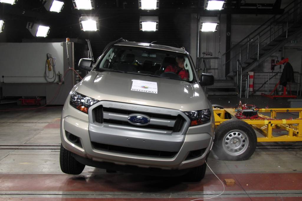 Ford Ranger está mais segura no Latin NCAP, mas não tanto quanto Hilux
