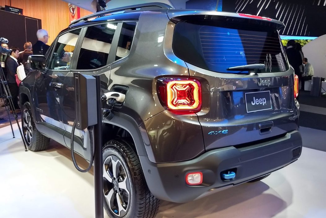 Jeep Renegade e Compass h&iacute;bridos devem ser vendidos no Brasil at&eacute; 2021