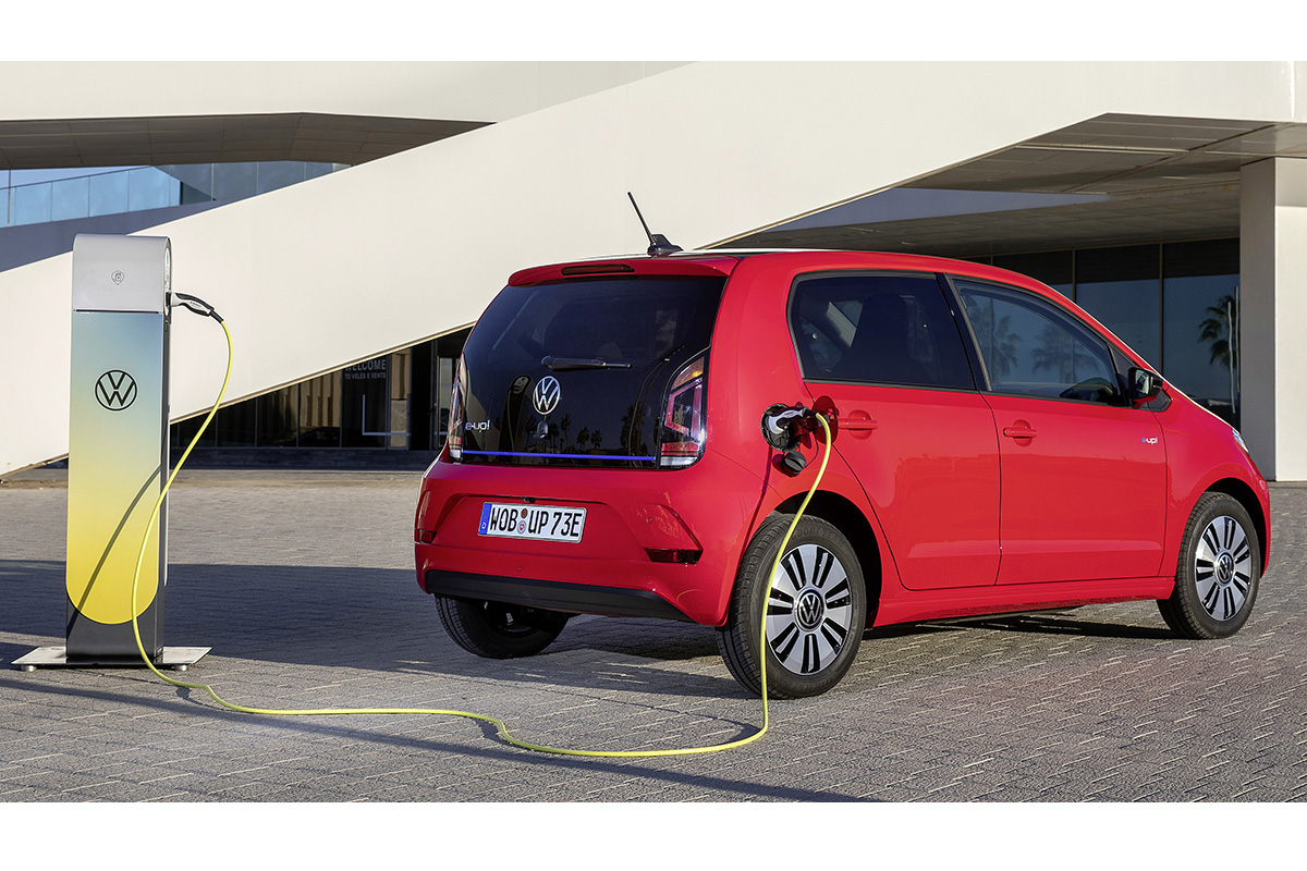 traseira do e-up vermelho