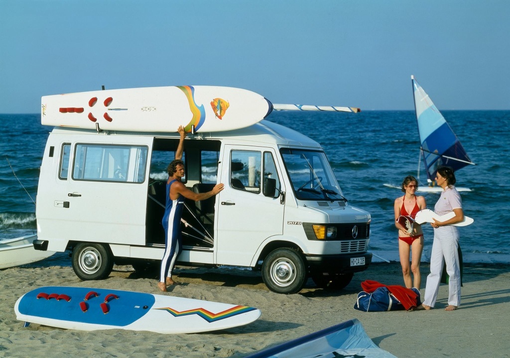 mercedes-benz_207_d_kombi_mit_hochdach mercedes-benz_207_d_kombi_mit_hochdach