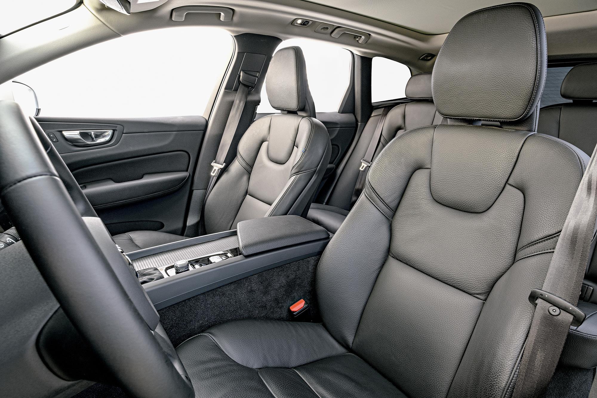 Volvo XC60 Momentum (1)