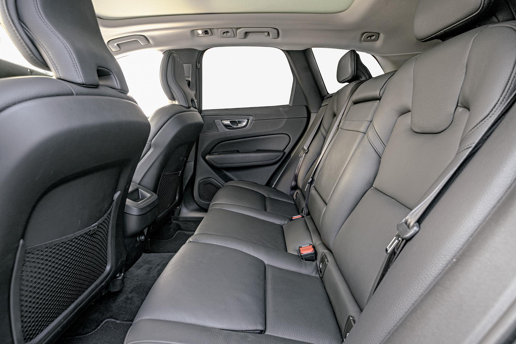 Volvo XC60 Momentum (2)