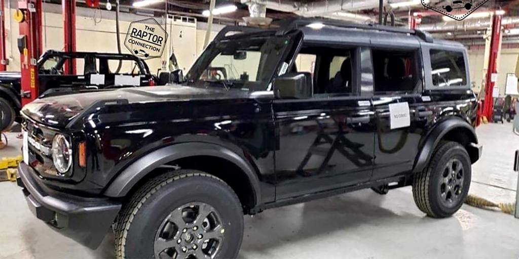 2021-Ford-Bronco-SUV-4-door-2-1 2021-Ford-Bronco-SUV-4-door-2-1