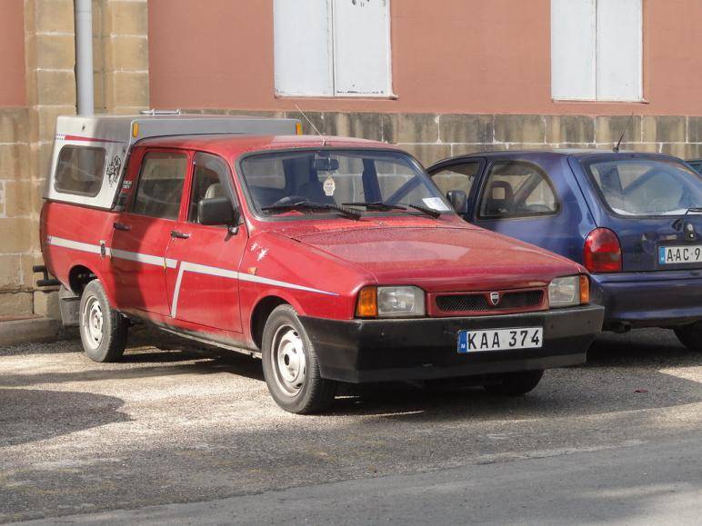 A picapinha 4-portas que deu receita à Strada e salvou a Dacia da falência