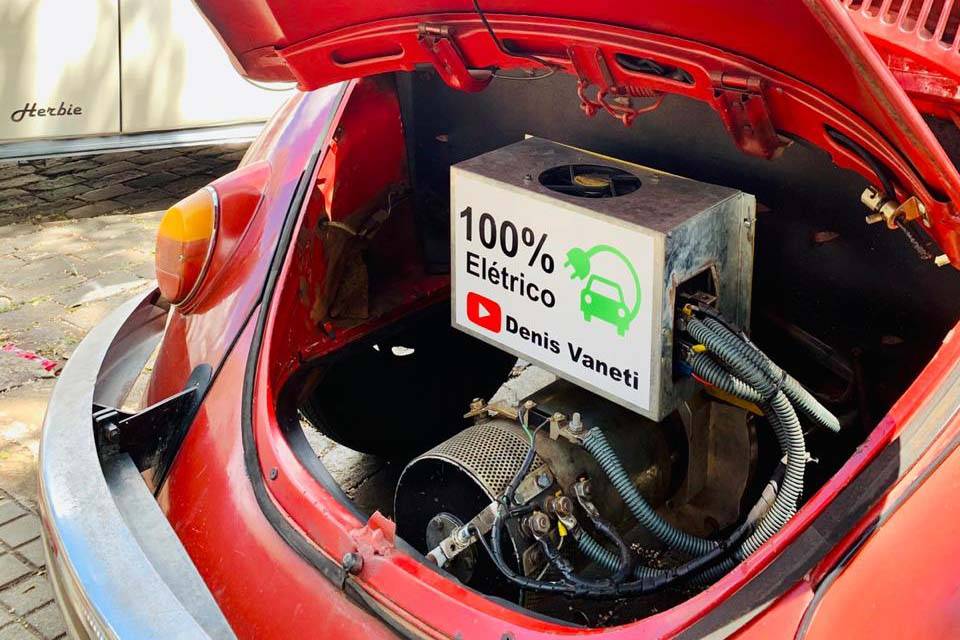 Coisas do Brasil: estão transformando Gol, Fusca e Uno em elétricos