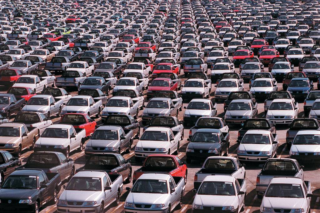 Patio Volkswagen lotado Vendas estão piores hoje que há 20 anos