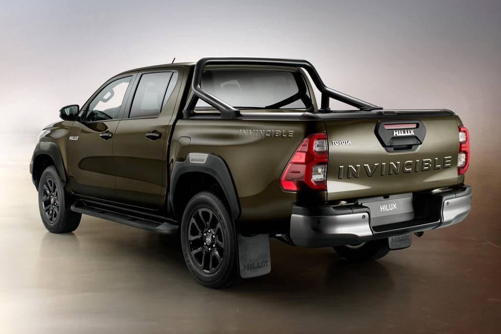 Toyota Hilux Invincible 2021 (4) Toyota Hilux Invincible 2021 (4)