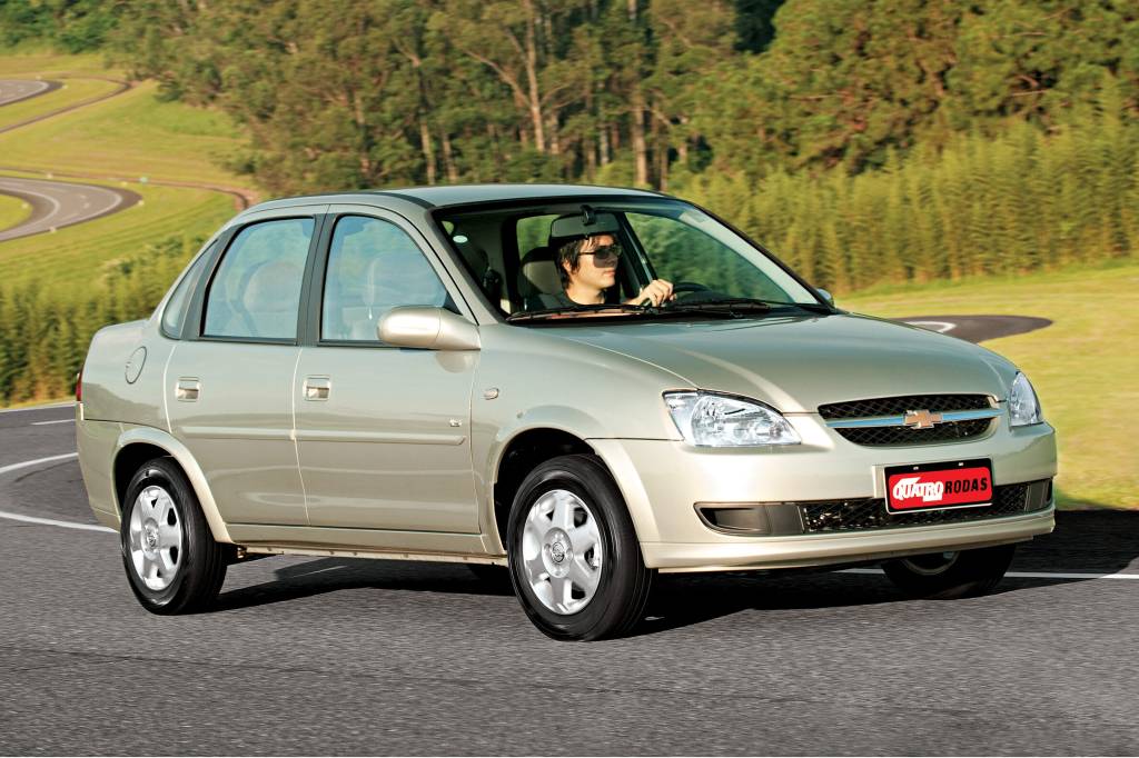 Chevrolet Classic é carro familiar de R$ 20.000 com manutenção barata