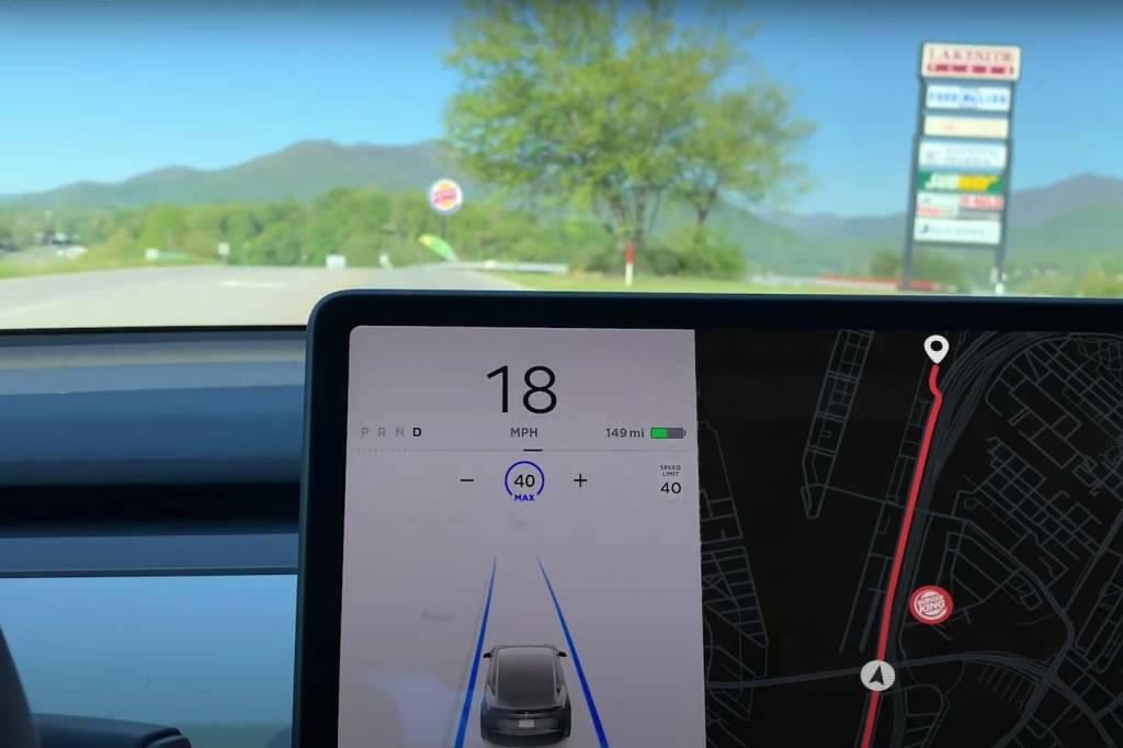 A estranha falha que faz carros da Tesla pararem sozinhos no Burger King