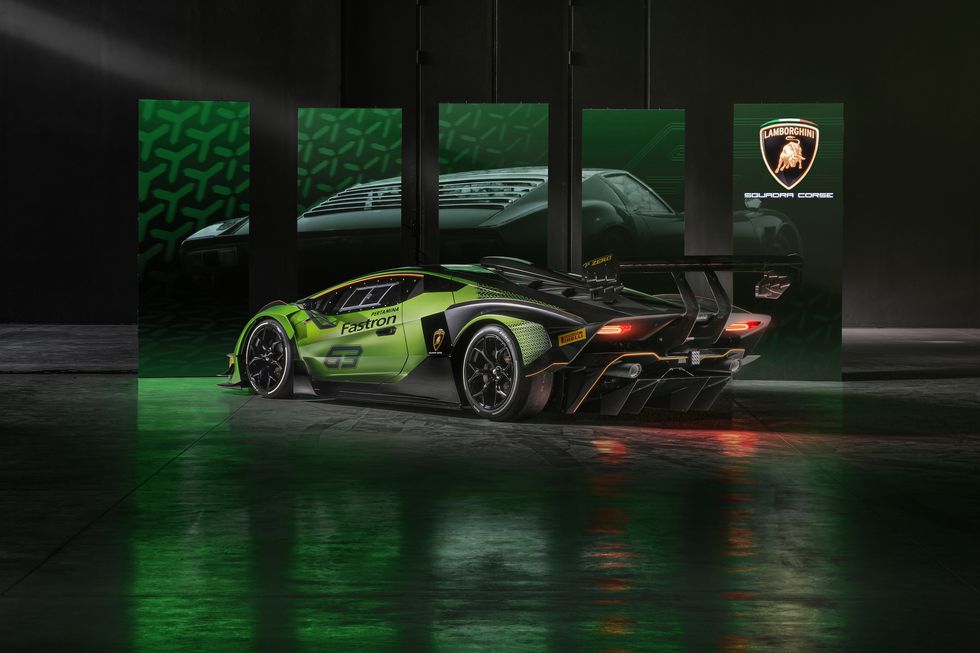 lamborghini-essenza-scv12-4-1595874698 lamborghini-essenza-scv12-4-1595874698