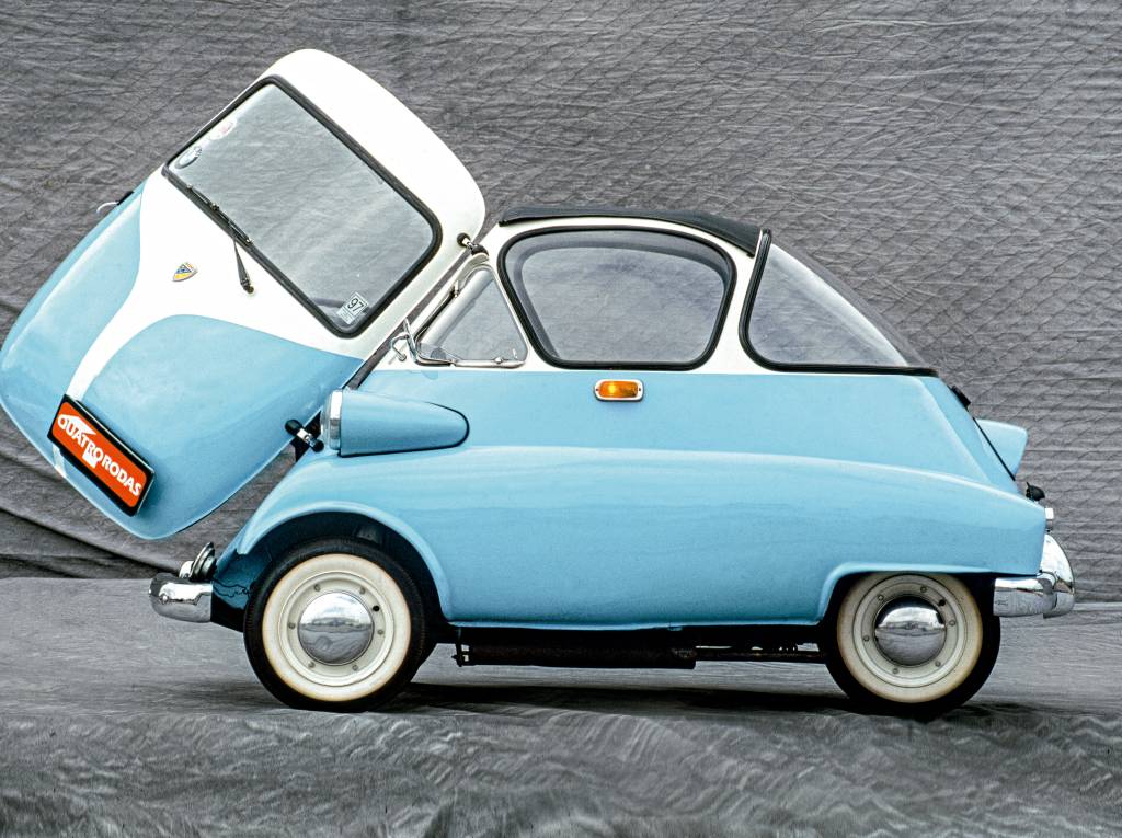 Romi-Isetta, modelo 1959. Romi Isetta azul visto de lado