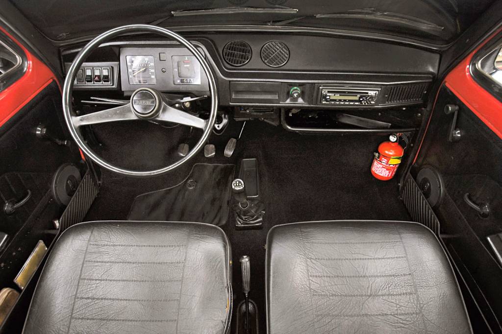 Grandes Carros Interior do 147 Pick-Up, modelo 1980 da Fiat, do mecânico paulista Marco Antônio Parma, testado pela revista Quatro Rodas.