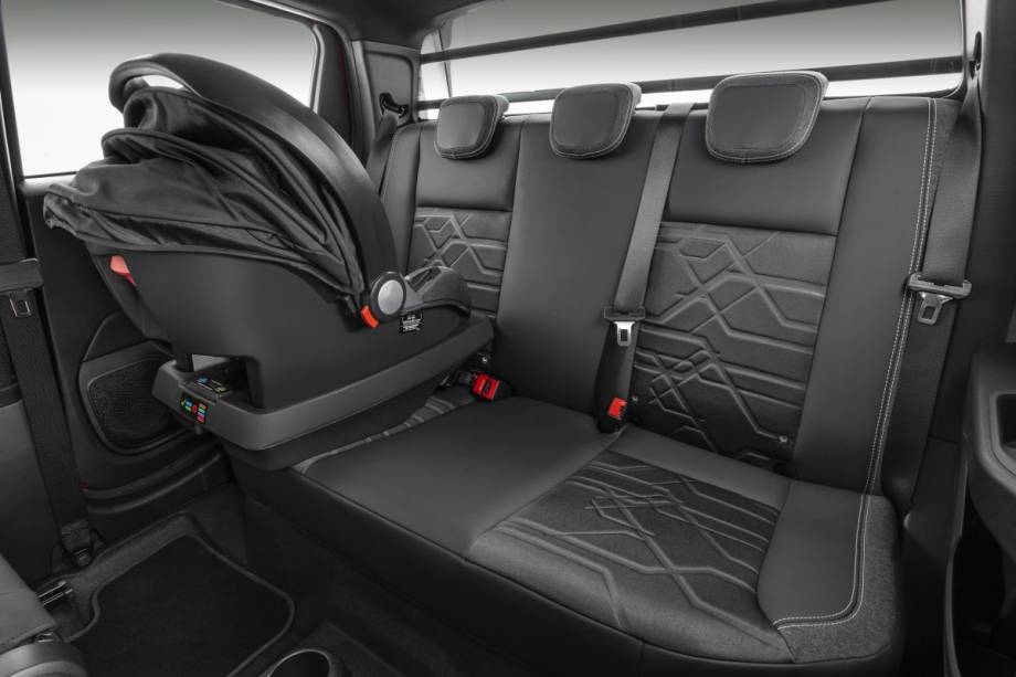 A prote&ccedil;&atilde;o para as crian&ccedil;as conta com Isofix complementada por Top Tether