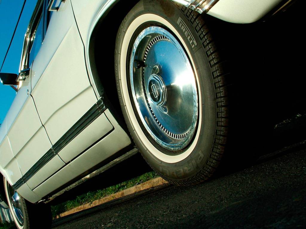 Calota do Galaxie Landau modelo 1976, da Ford, pertencentes a colecionadores. Calota do Galaxie Landau modelo 1976, da Ford, pertencentes a colecionadores.