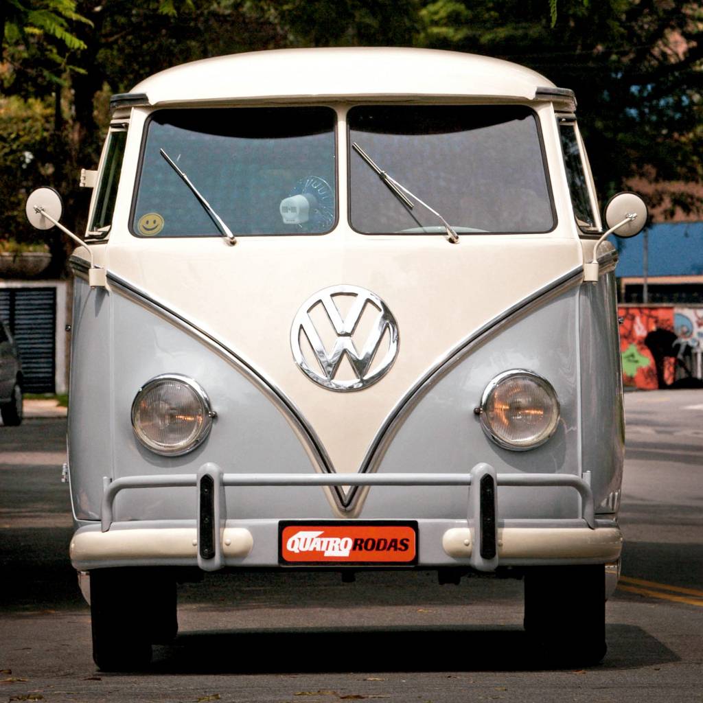 Kombi modelo 1959 versão luxo, da Volkswagen, pertencente a Francisco Varca Júni Kombi modelo 1959 versão luxo, da Volkswagen, pertencente a Francisco Varca Júni_3