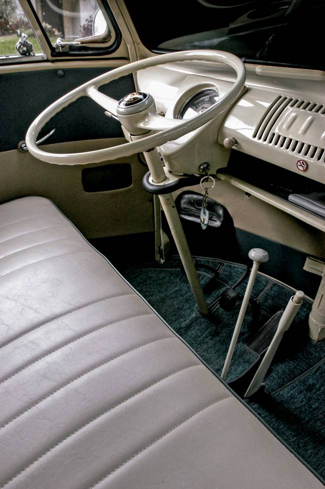 Painel da Kombi modelo 1959 versão luxo, da Volkswagen, pertencente a Francisco_4 Painel da Kombi modelo 1959 versão luxo, da Volkswagen, pertencente a Francisco_4