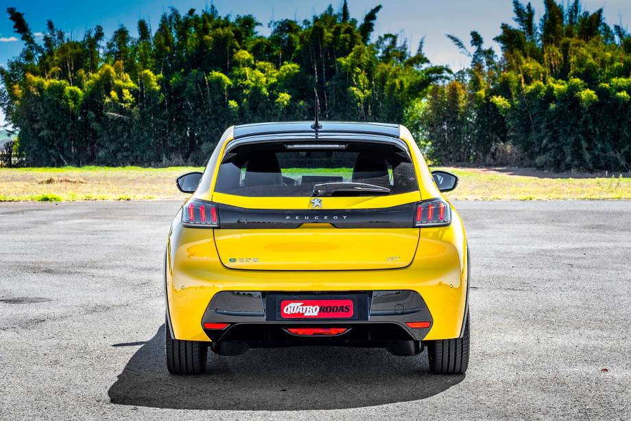 Teto, aerofólio e retrovisores são sempre pintados de preto Teto, aerofólio e retrovisores são sempre pintados de preto