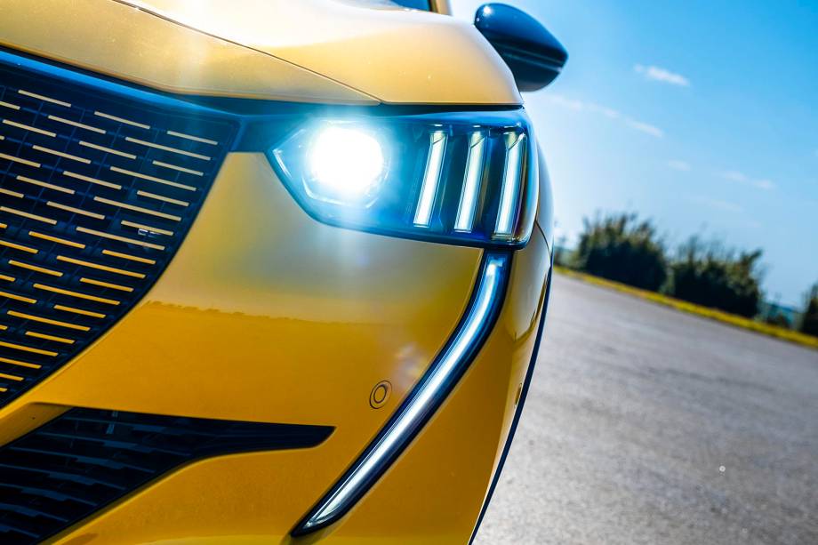 Faróis são sempre full led no elétrico Faróis são sempre full led no elétrico