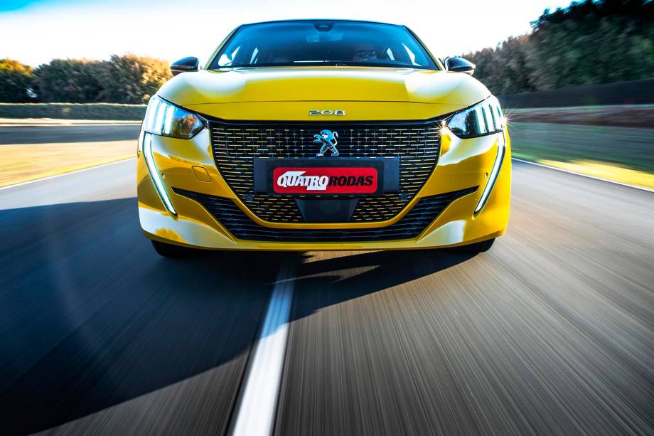 Sensores de estacionamento dianteiros também são exclusivos do elétrico Sensores de estacionamento dianteiros também são exclusivos do elétrico