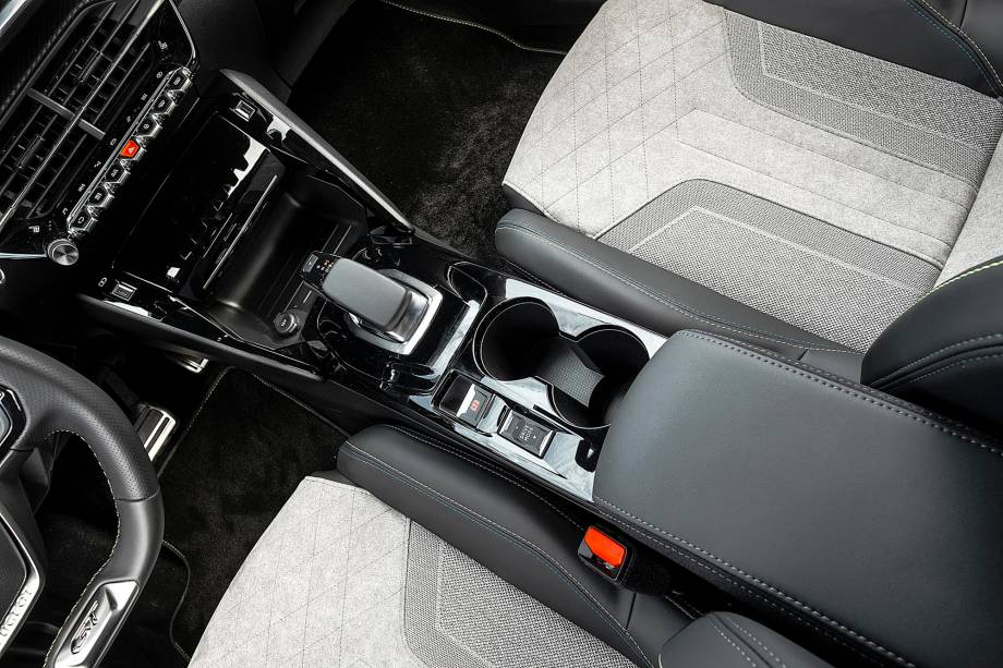 Console do elétrico é o mesmo dos carros europeus Console do elétrico é o mesmo dos carros europeus